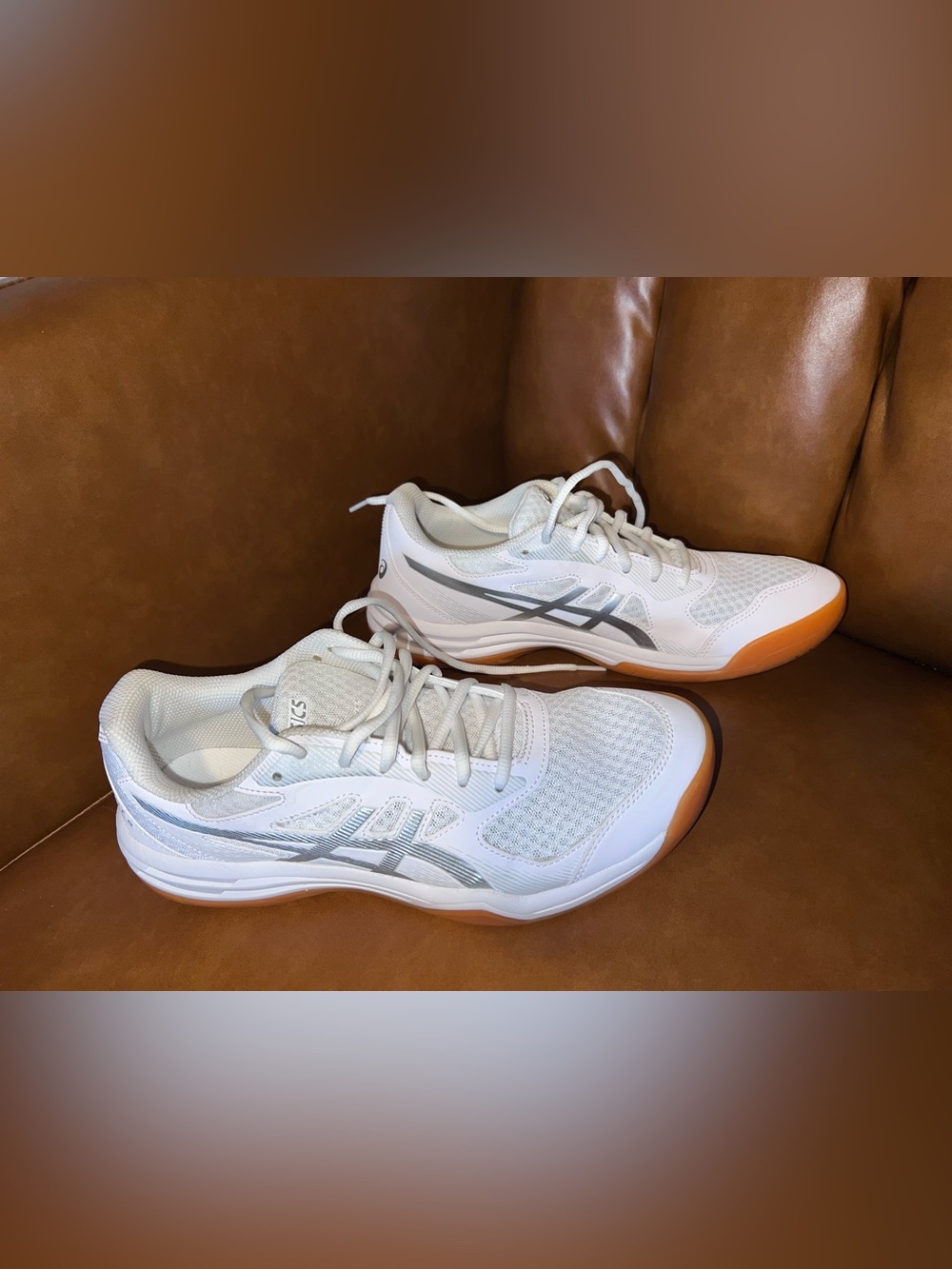 ASICS Upcourt 6 volleyball shoes white and pure silver gum rubber sole sz 11